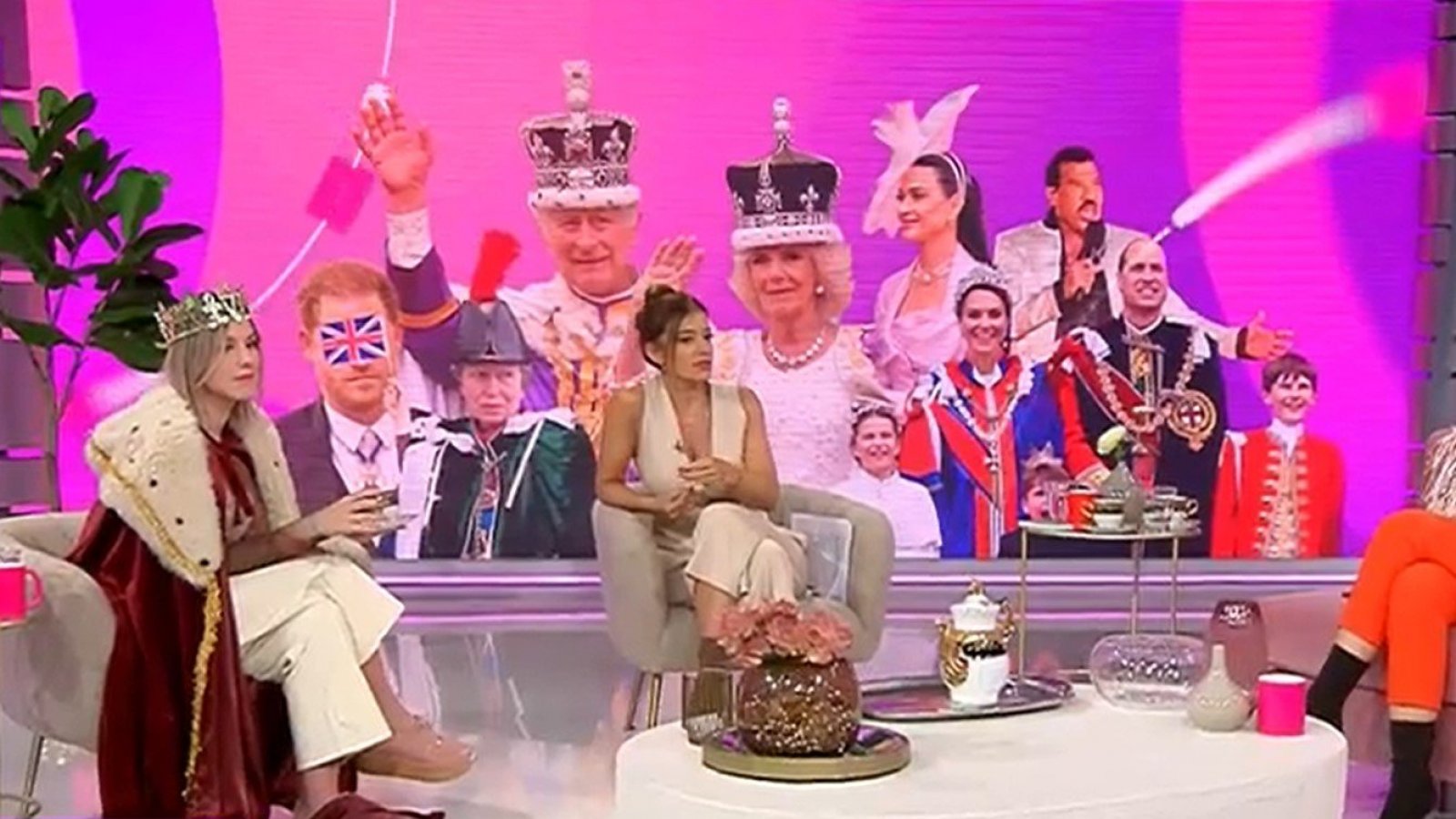 Miriam, pon la tetera: Todos los chismes y momentos que dejó la coronación de Carlos y Camila
