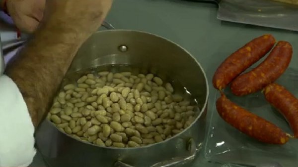 Justo para el almuerzo: preparamos ricos porotos con riendas
