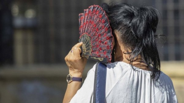 Hasta 32° en Santiago: Meteorología emite advertencia por altas temperaturas para la zona central

