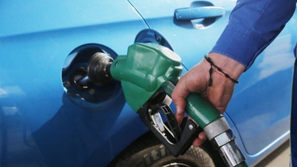 Precio de todas las bencinas bajarán $27 por litro desde este jueves
