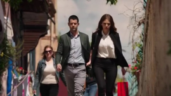 Me Robó mi Vida - T1E23 | Ates besa a Bahar
