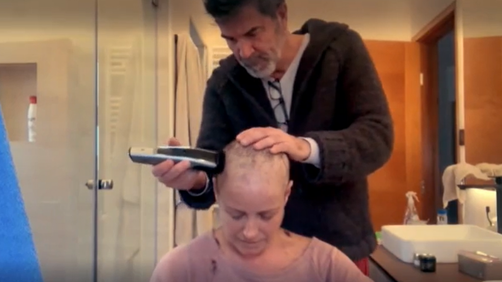 Claudia Conserva y la caída del pelo: “Le digo al Pollo por favor pásame la máquina”
