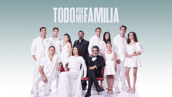 Actores de "Todo por mi Familia" sorprendieron a fans chilenas en el Día de la Mamá
