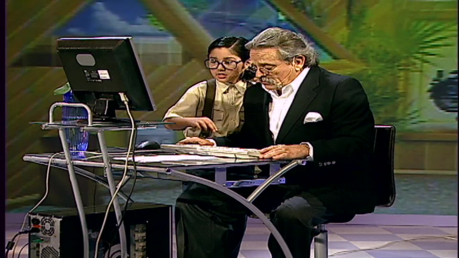 Coco Legrand aprende a usar el computador
