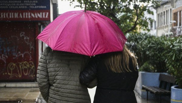 "Viene un sistema frontal": el pronóstico actualizado de lluvia para Santiago
