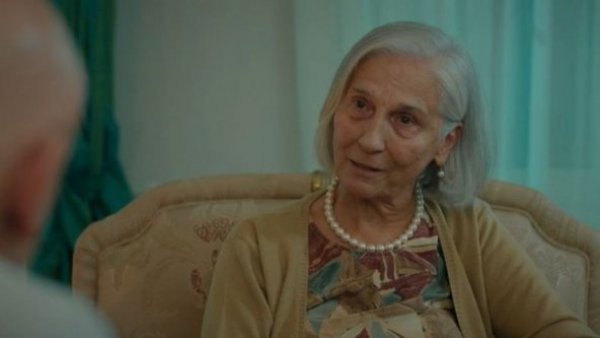 ¿Quién es Yildiz Kültür, actriz que da vida a Sevgi en Todo por mi familia?
