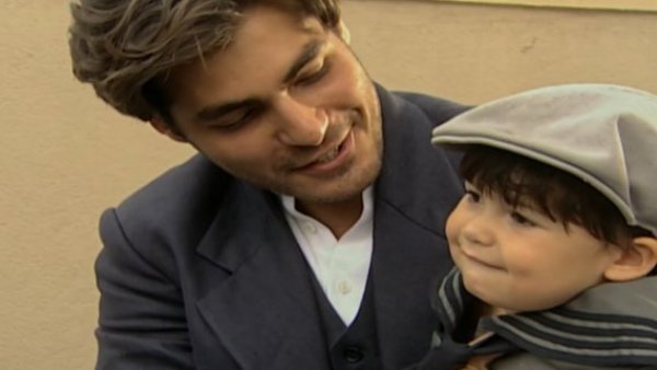 El paseo de Matteo y su hijo
