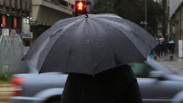 Emiten alerta para la región Metropolitana por evento meteorológico
