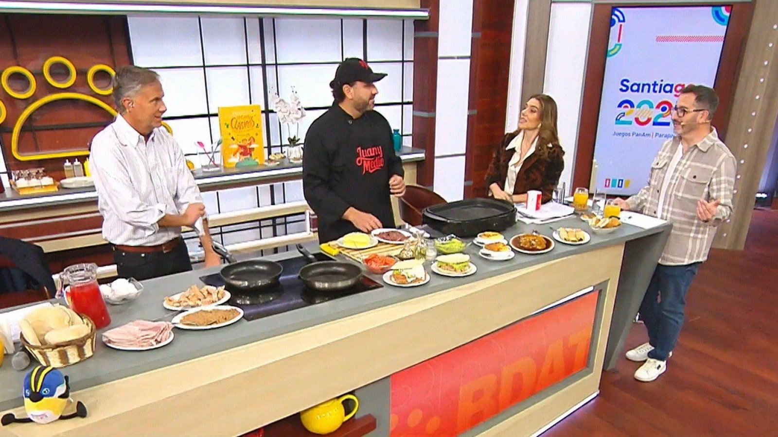 Los amigos de "Juan y Medio" nos sorprenden con unos ricos sanguchitos
