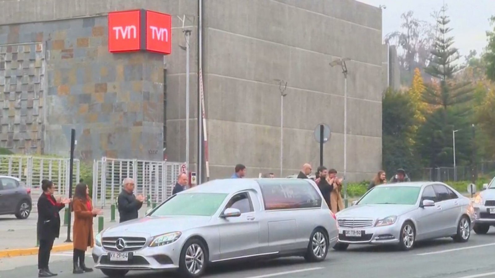 Cortejo fúnebre de Augusto Góngora se trasladó frente a TVN
