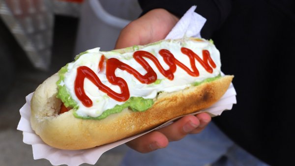 Día del Completo: Nutricionista aclara mitos y verdades sobre esta delicia culinaria
