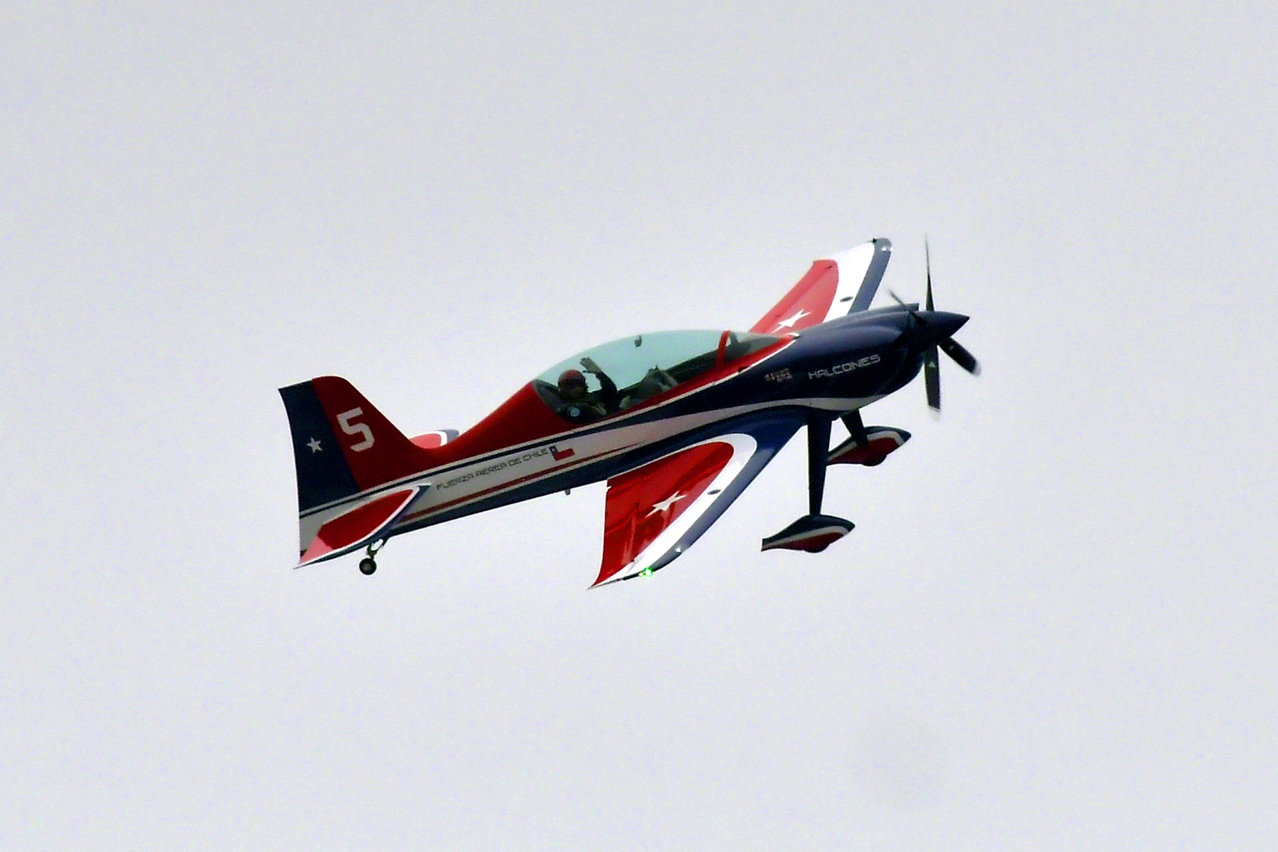 Avión de la FACh sobrevolando.