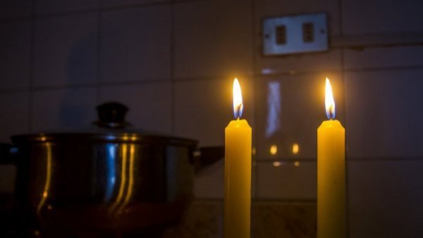 Cerca de 45 mil clientes están sin luz en la zona oriente de la RM por fuertes vientos
