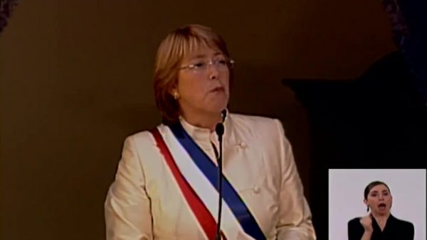 Michelle Bachelet asume la presidencia de Chile en 2006
