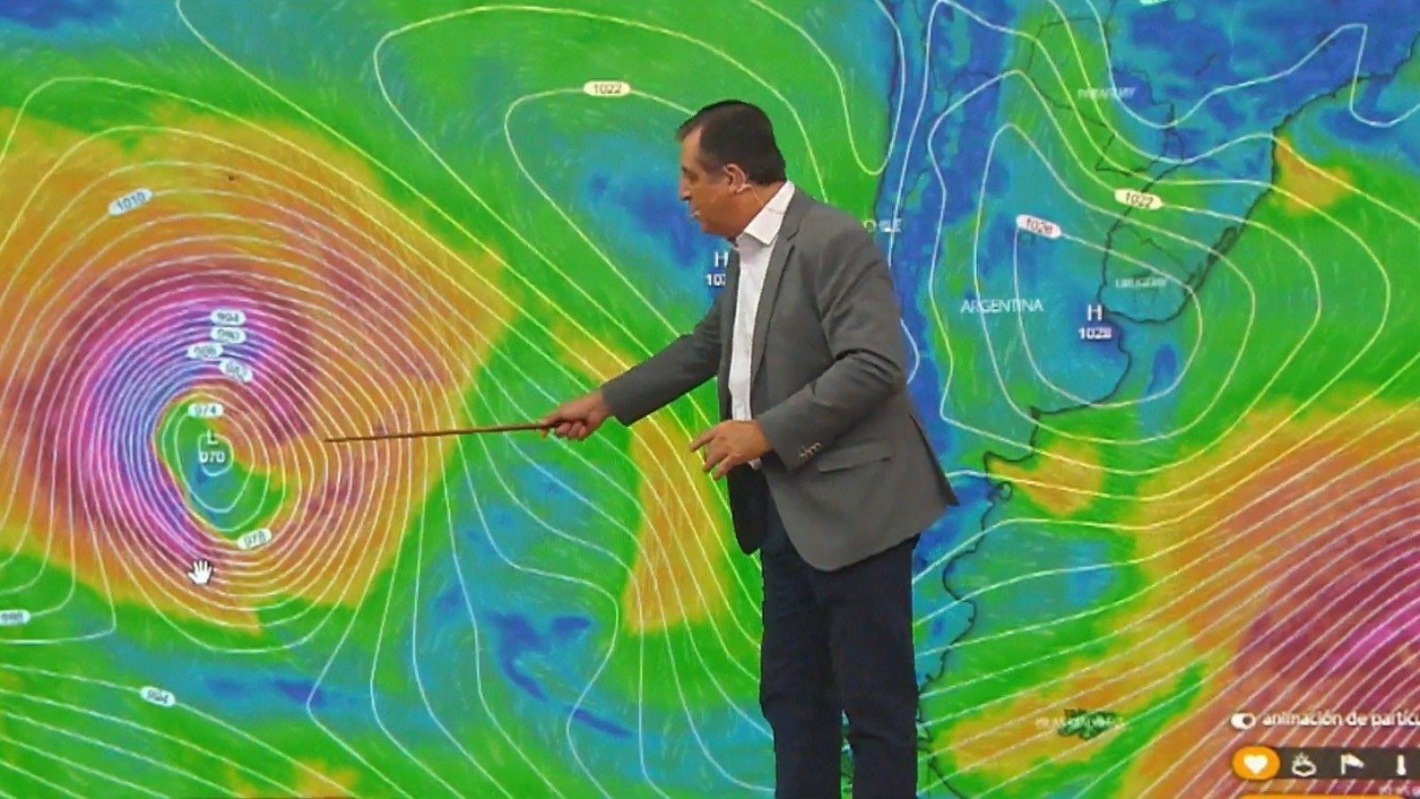 <p>Iván Torres explica el origen de los fuertes vientos en la Región Metropolitana</p>
