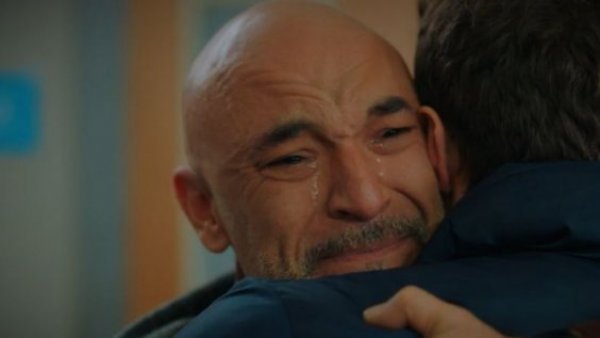 Todo por mi familia - T1E212 | El abrazo de Ahmet
