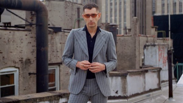 Alex Anwandter estrena esperado disco "El diablo en el cuerpo"
