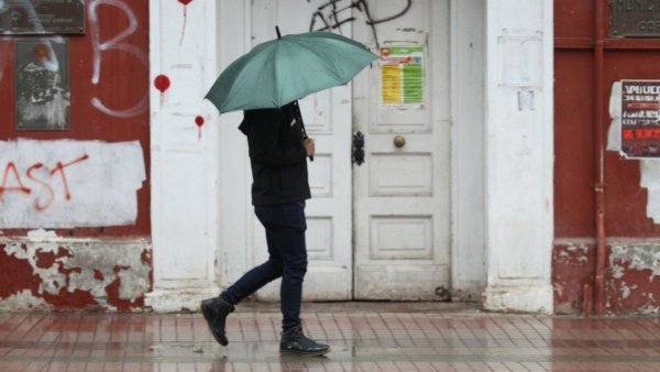 Pronóstico de lluvia en Santiago: Dirección Meteorológica adelanta cuánta agua se espera para este viernes
