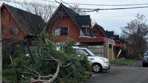 Emiten aviso de probables tornados y trombas marinas en dos regiones del país
