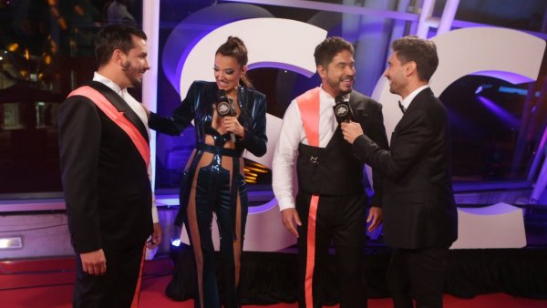 Gino Costa deslumbró junto a su pareja en la Alfombra Roja de los Premios Pulsar
