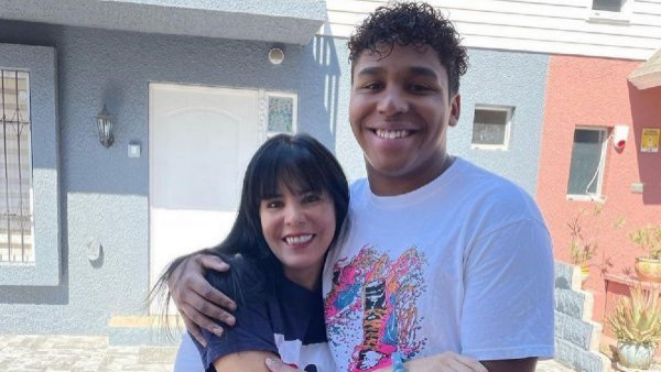 Anita Alvarado celebró titulación de su hijo Abraham y dedicó emotivas palabras

