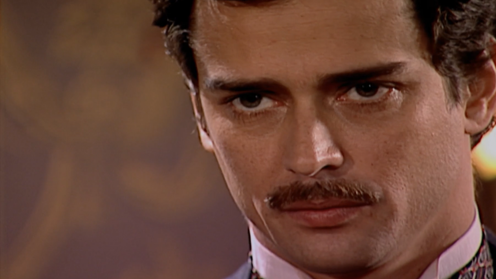 Marco Antonio decide irse lejos
