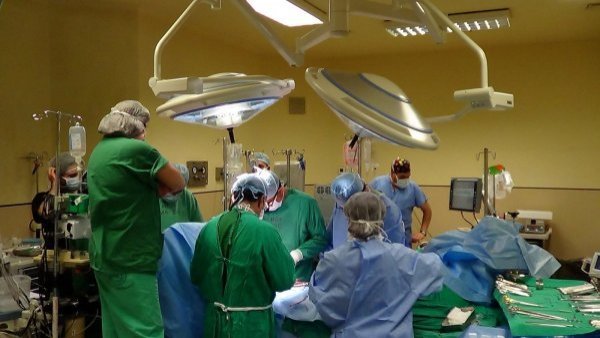 Mujer que sufrió operación del pie equivocado acudió a la justicia: "Me echaron la culpa"
