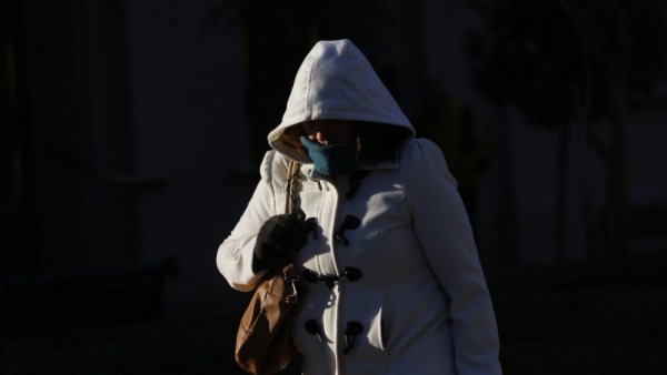 Llegó el frío a Santiago: Pronostican heladas y mala calidad del aire para este fin de semana
