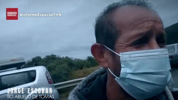 ¿De qué se siente responsable el tío abuelo de Tomás?
