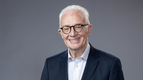 TVN confirma renovación de contrato con Pedro Carcuro

