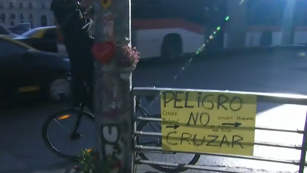 La "Esquina del Peligro": Peatones se ponen en riesgo por cruzar en paso no habilitado
