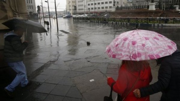 ¿El invierno llegará con lluvias?: emiten aviso por precipitaciones y vientos para este jueves en Santiago
