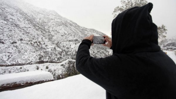 "Se va a juntar una buena cantidad de nieve de aquí al domingo": Meteorología detalla la isoterma 0 alta para la cordillera de la RM
