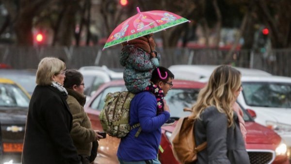 Lluvia en Santiago: revisa en qué comunas y a qué hora caerían las precipitaciones en la RM
