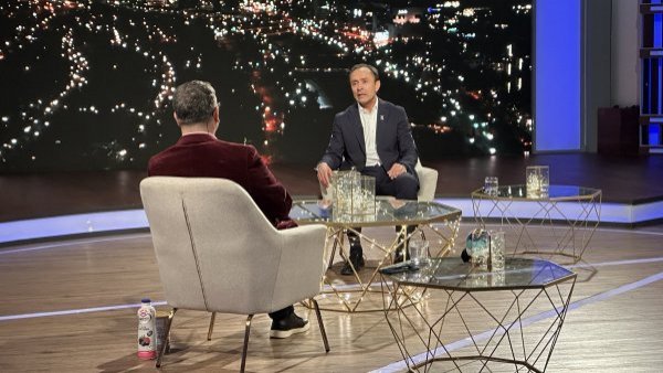 La emoción del ministro Jaime Pizarro al ver saludo de sus hijos y nietos: "Es una sorpresa enorme"
