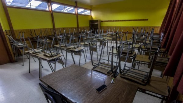 Sistema frontal: revisa las comunas que han suspendido las clases para este viernes
