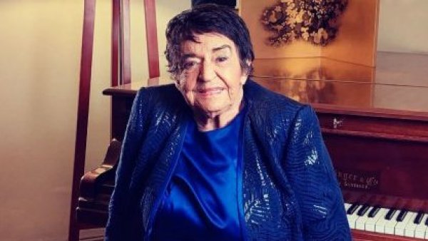 Cecilia comparte adelanto de su serie biográfica que estrenará TVN
