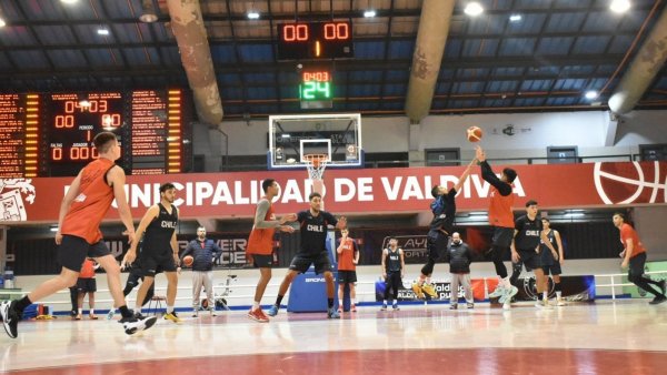 ¡Atento Chile! Cuántos clasifican, cuándo juegan y dónde ver el preclasificatorio de básquetbol
