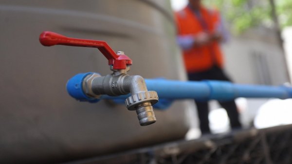 Gobierno informará a las 20:00 horas sobre un posible corte de agua en Santiago para este sábado

