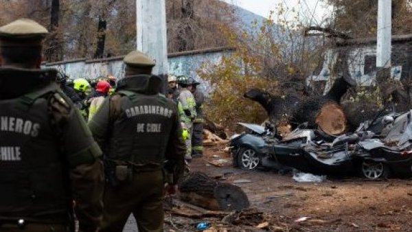 Segunda víctima del sistema frontal: joven mujer muere aplastada por un árbol que cayó sobre su auto
