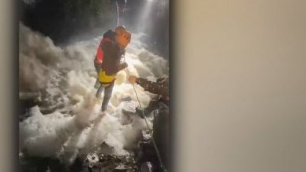 “No vamos a parar hasta que lo encontremos”: quién es el bombero desaparecido tras ser arrastrado por un río en el Maule
