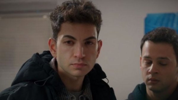 Tolga está muy triste por su hermana
