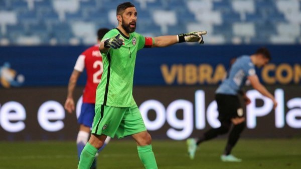 Claudio Bravo sorprende con noble gesto a damnificados de Placilla
