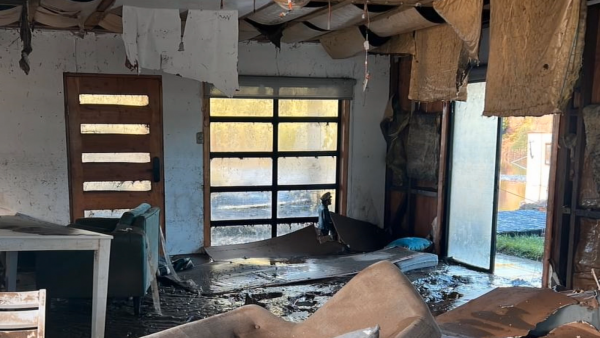 Casa se trasladó por 200 metros por la fuerza del agua en Constitución
