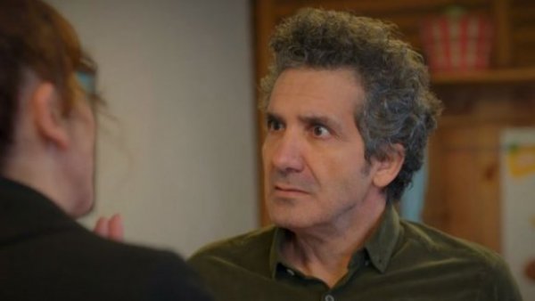 Orhan descubre que su esposa compró un vientre de embarazo artificial
