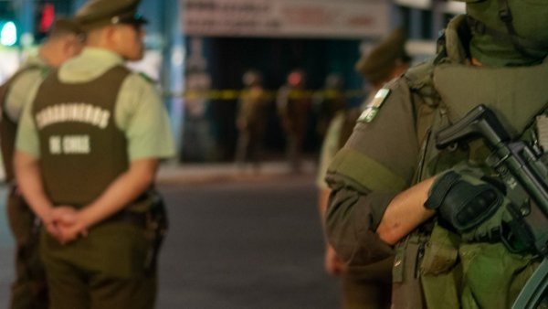 Joven intentó atacar a su madre con un hacha y terminó baleado por Carabineros
