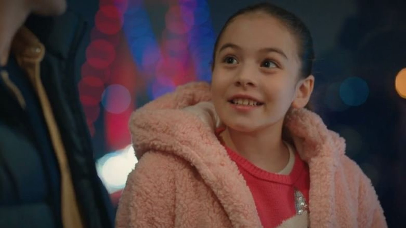 Emel está feliz por su nuevo hogar
