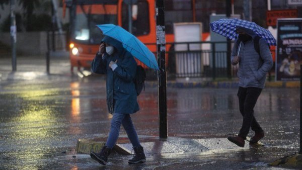 "Viene con frío": el detalle de la lluvia pronosticada para Santiago
