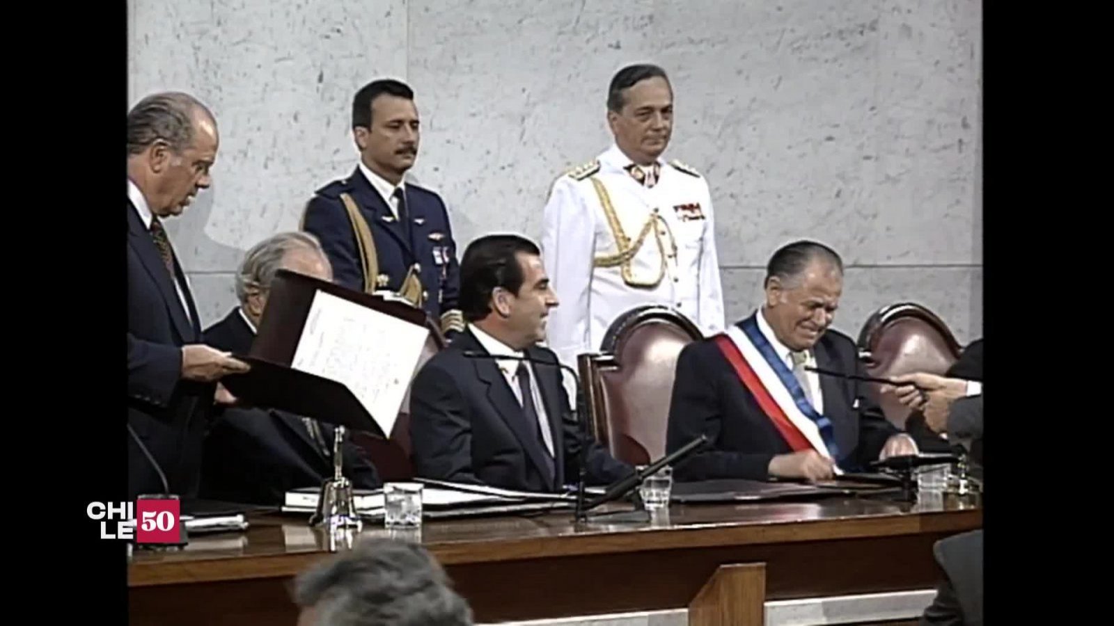 Eduardo Frei asume la presidencia en 1994
