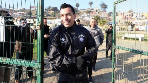 "No es tema": revelan sueldo que Esteban Paredes percibe en San Antonio Unido
